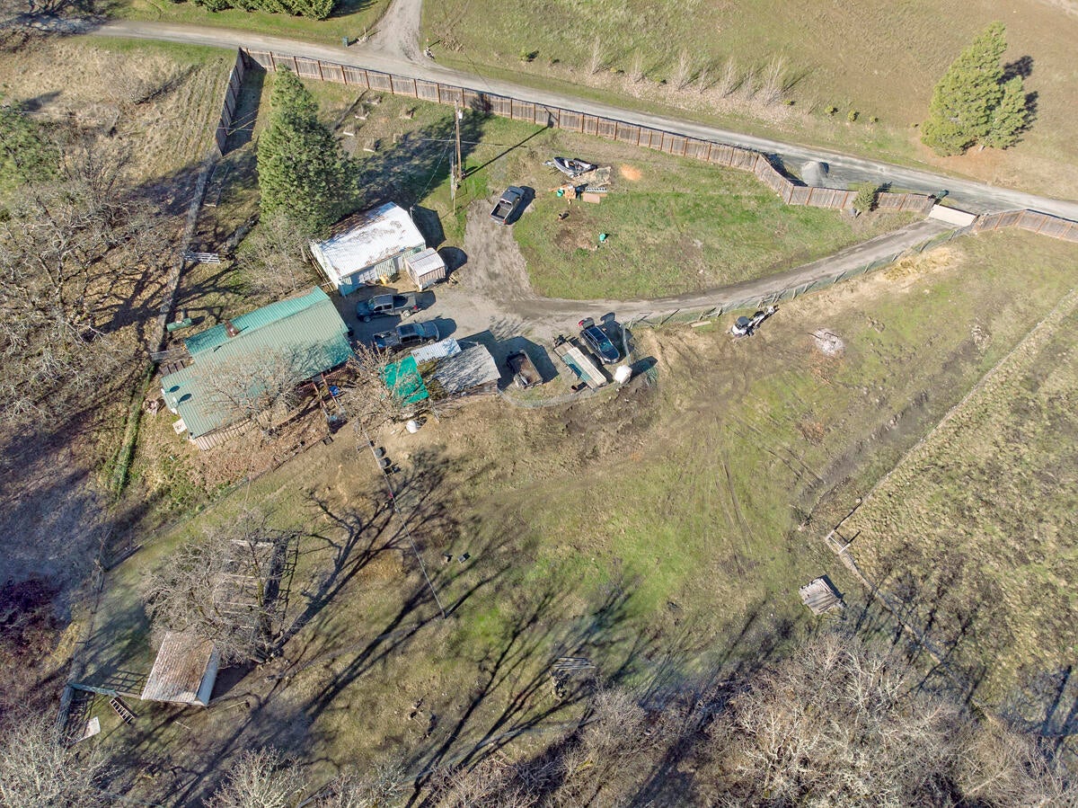 900 Schieffelin Gulch Road Gold Hill, OR 97525 - Photo 1 of 33 1