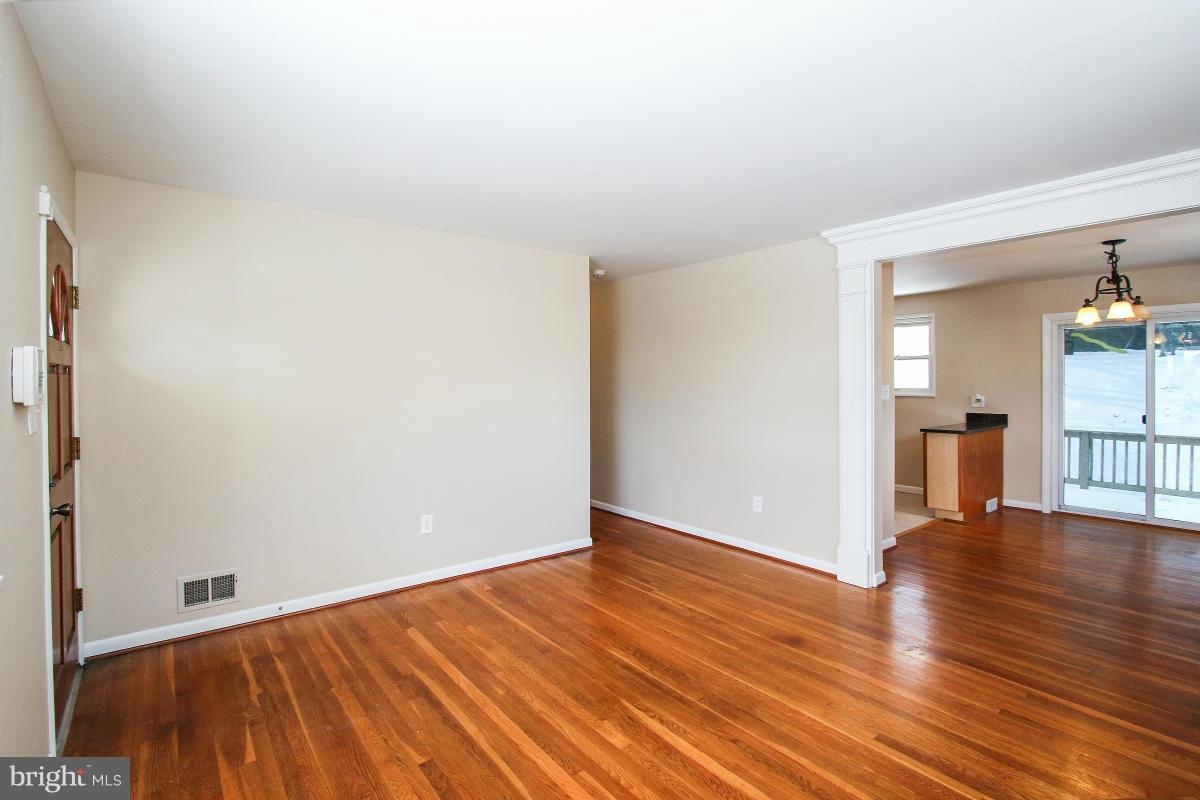 11202 Troy Road Rockville, MD 20852 - Photo 8 of 21 Living Room
