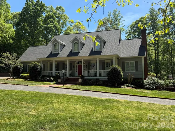 $725,000 | 2953 9th Tee Drive, Newton, NC 28658