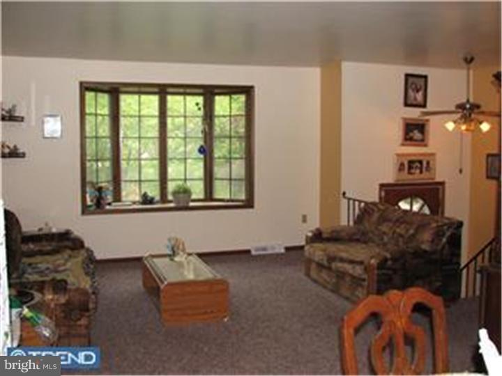 10 Brandywine Road Laurel Springs, NJ 08021 - Photo 8 of 12 Living Room