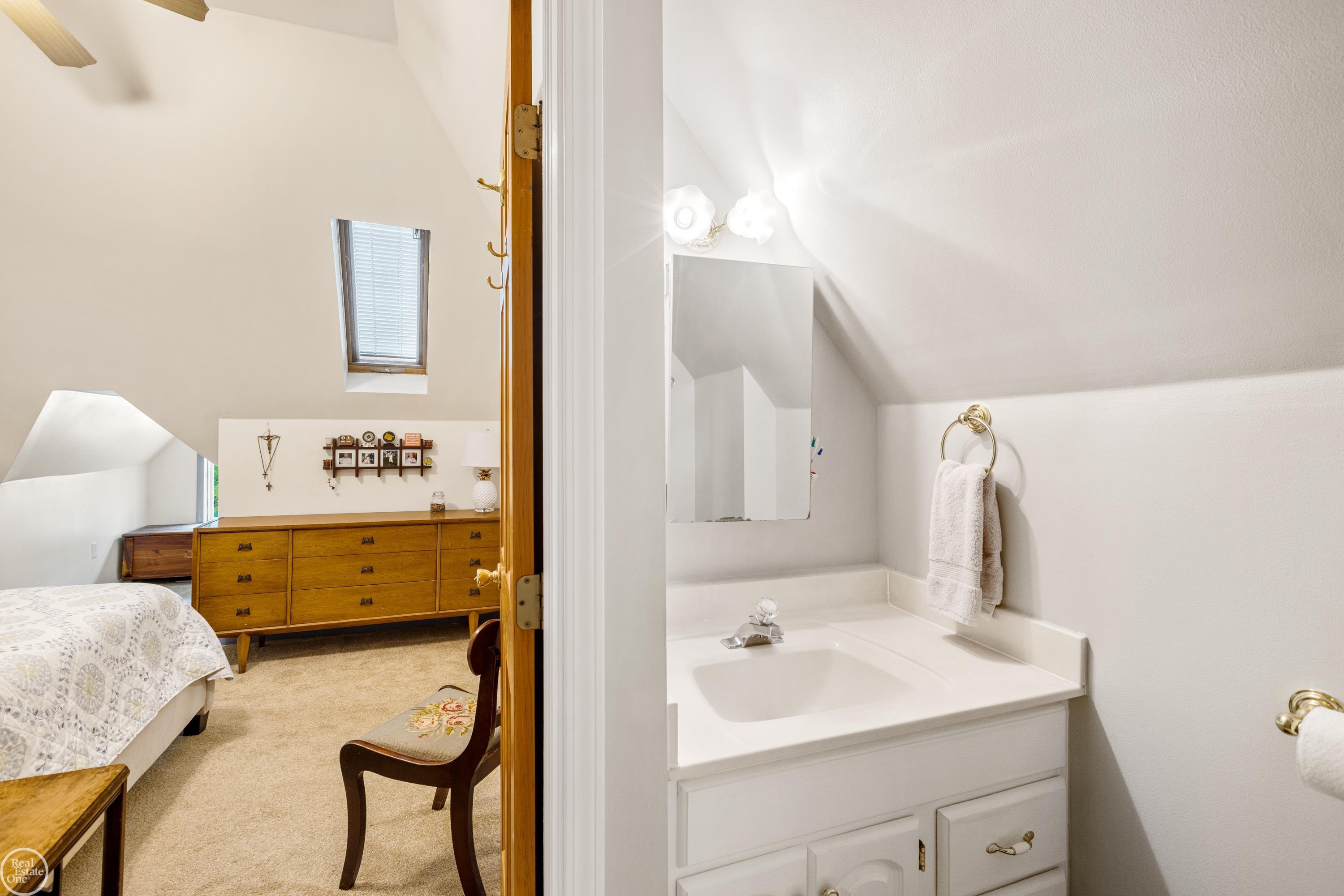 930 Barrington Road Grosse Pointe, MI 48230 - Photo 23 of 40 50130173-7D58A889-24D7-45C5-BE6D-85A1B3941CFB.JPG