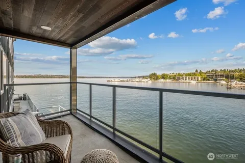 $1,000,000 | 515 Lake Street South, Unit 205, Kirkland, WA 98033