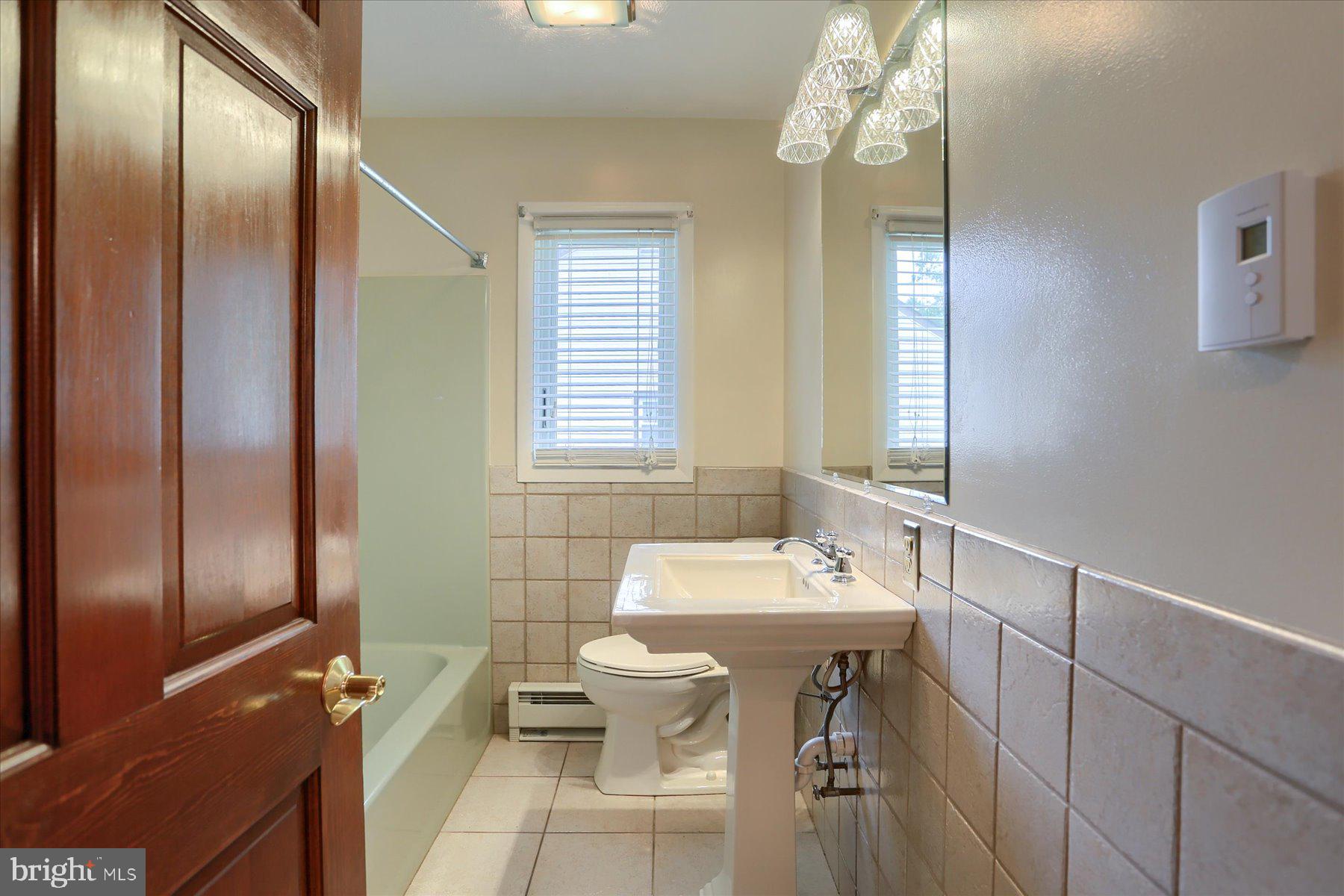 3304 Ridgeway Road Harrisburg, PA 17109 - Photo 18 of 49 1st Floor / 2nd Bathroom