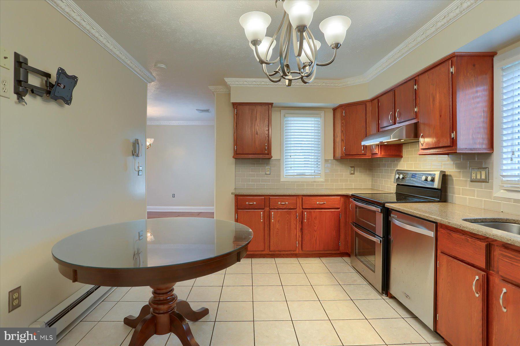 3304 Ridgeway Road Harrisburg, PA 17109 - Photo 8 of 49 Kitchen