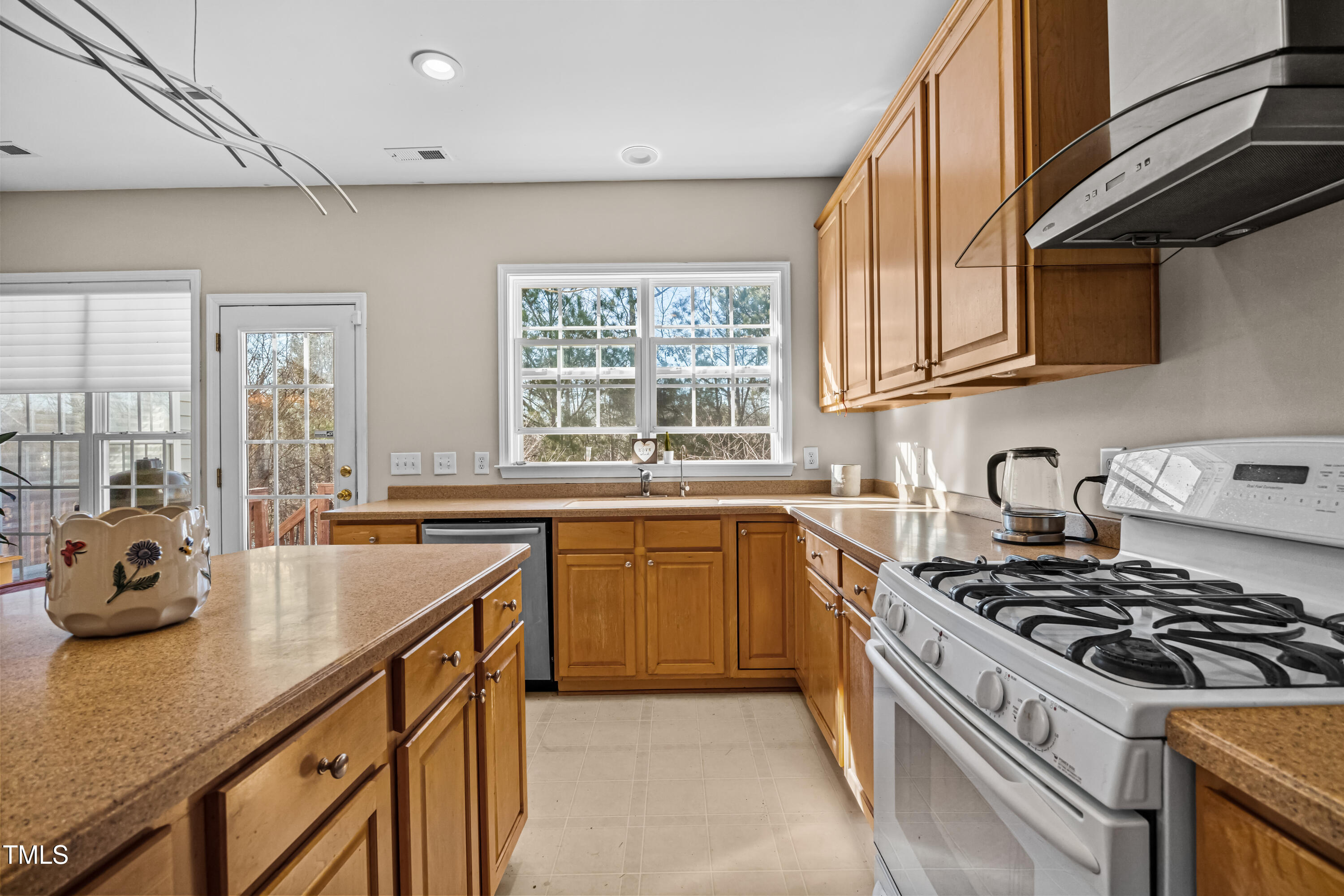 7772 Silver View Lane Raleigh, NC 27613 - Photo 10 of 55 Kitchen 4
