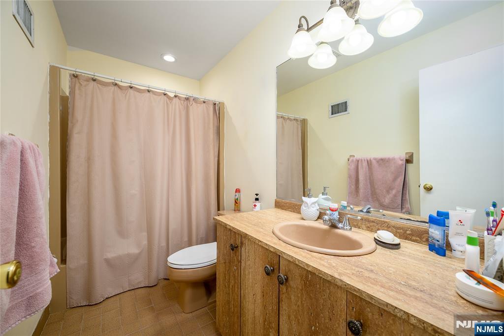 900 Valley Road, Unit D010 Clifton, NJ 07013 - Photo 14 of 16