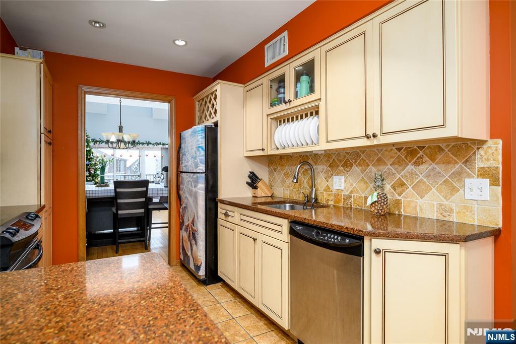 900 Valley Road, Unit D010 Clifton, NJ 07013 - Photo 5 of 16