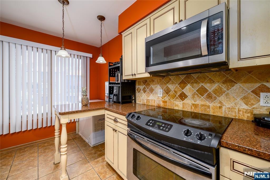 900 Valley Road, Unit D010 Clifton, NJ 07013 - Photo 6 of 16