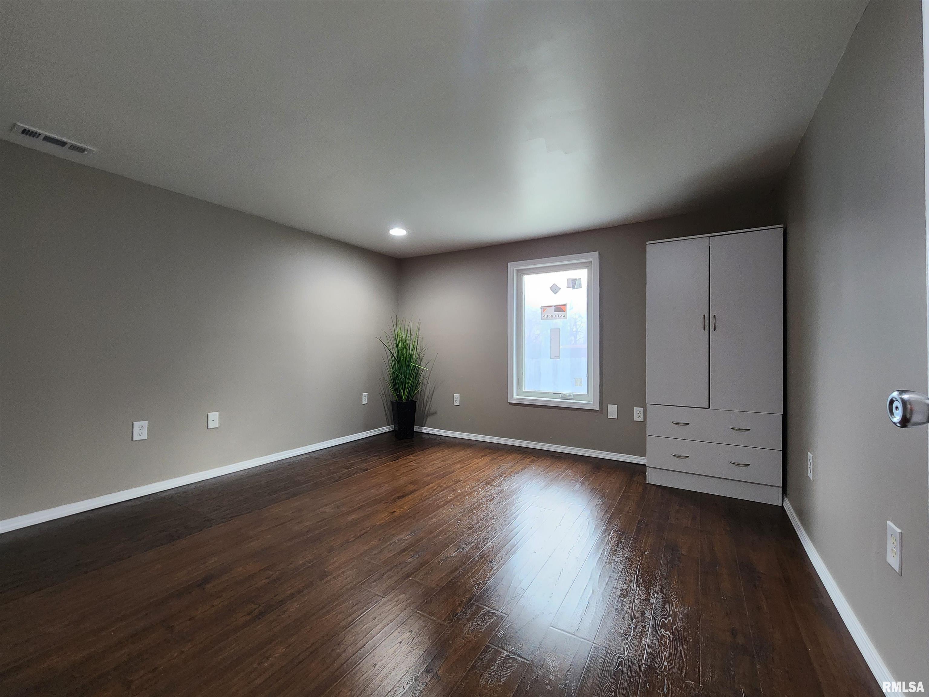 270 South Birks Street Decatur, IL 62522 - Photo 13 of 25