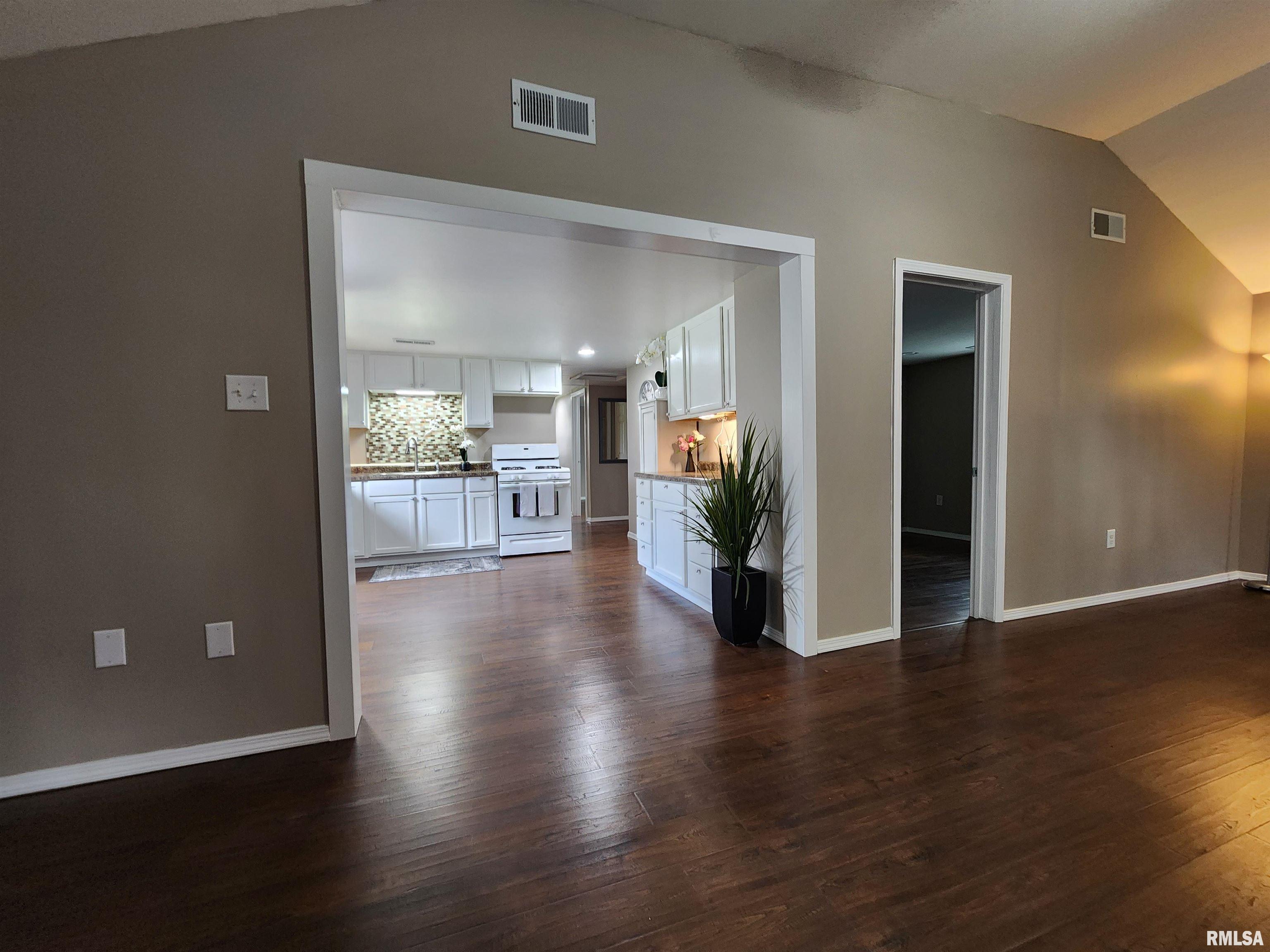 270 South Birks Street Decatur, IL 62522 - Photo 8 of 25