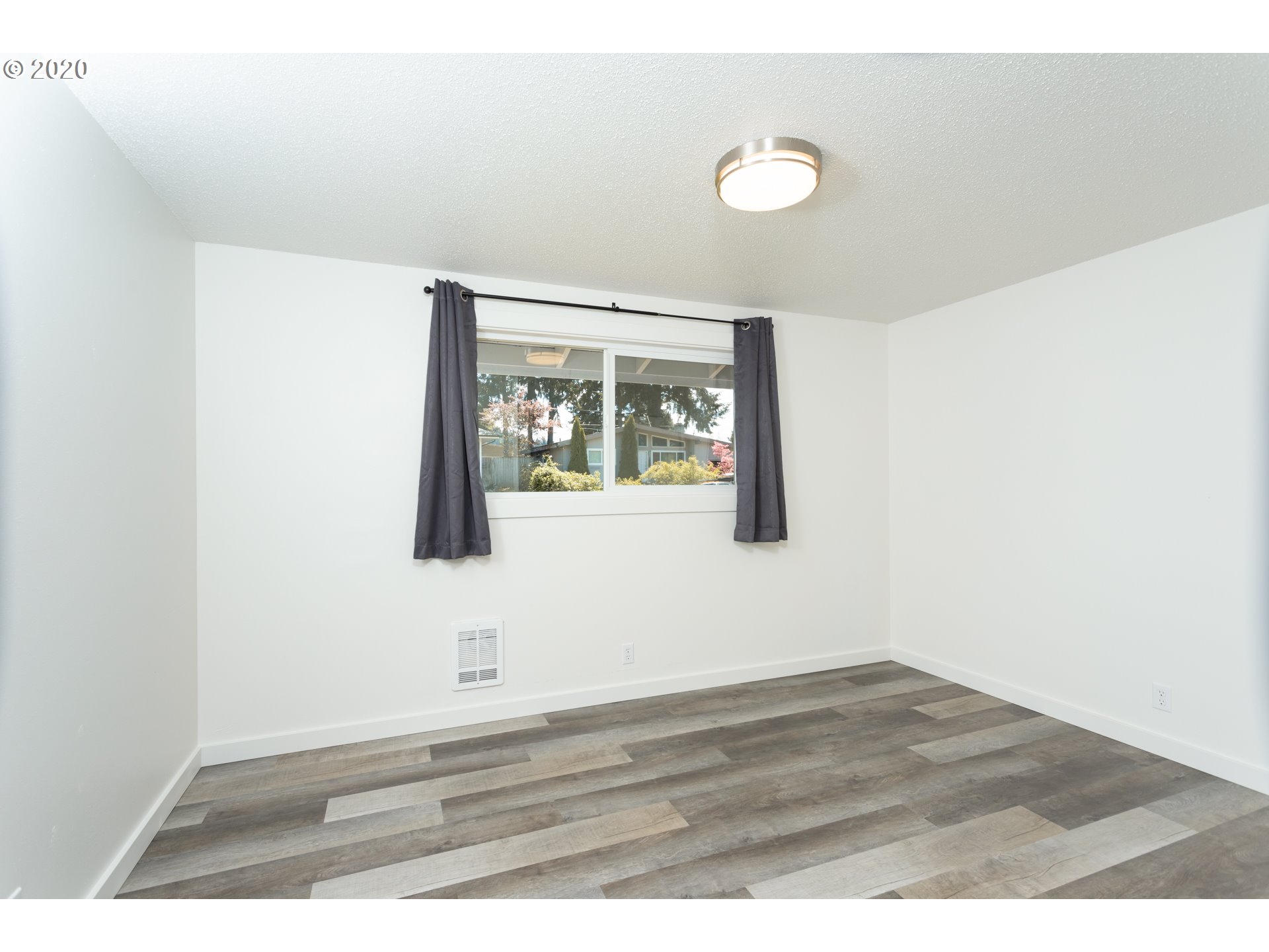 5986 F Street Springfield, OR 97478 - Photo 11 of 21