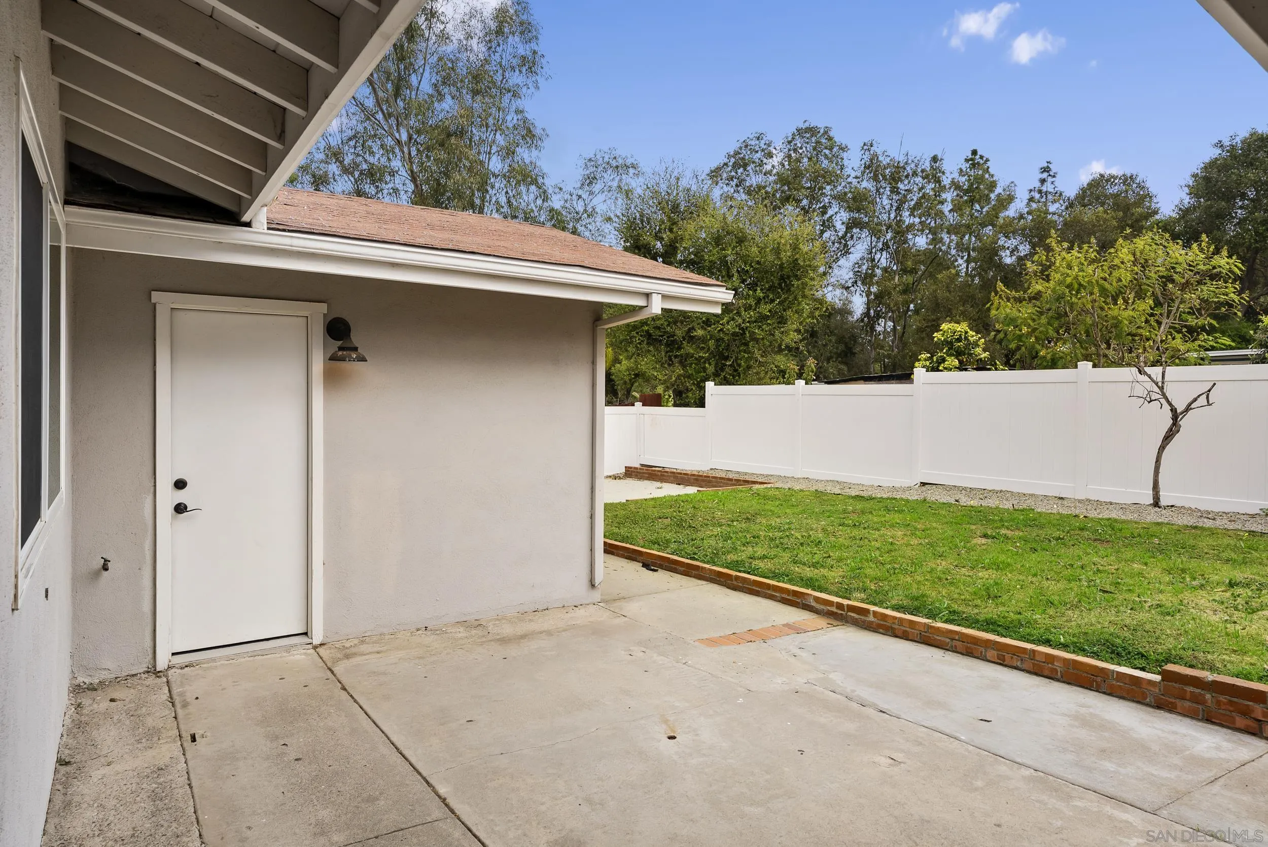 709 Convertible Lane Fallbrook, CA 92028 - Photo 28 of 43