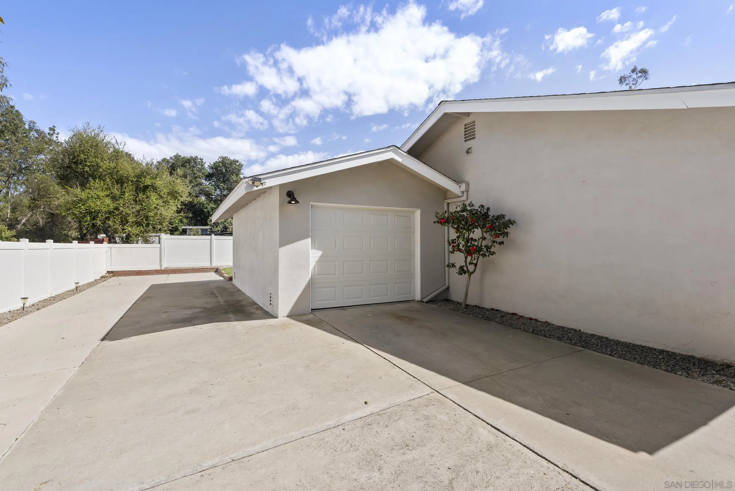 709 Convertible Lane Fallbrook, CA 92028 - Photo 33 of 43