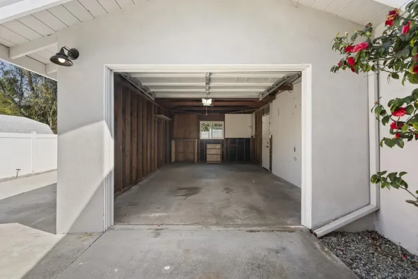 $699,000 | 709 Convertible Lane, Fallbrook, CA 92028