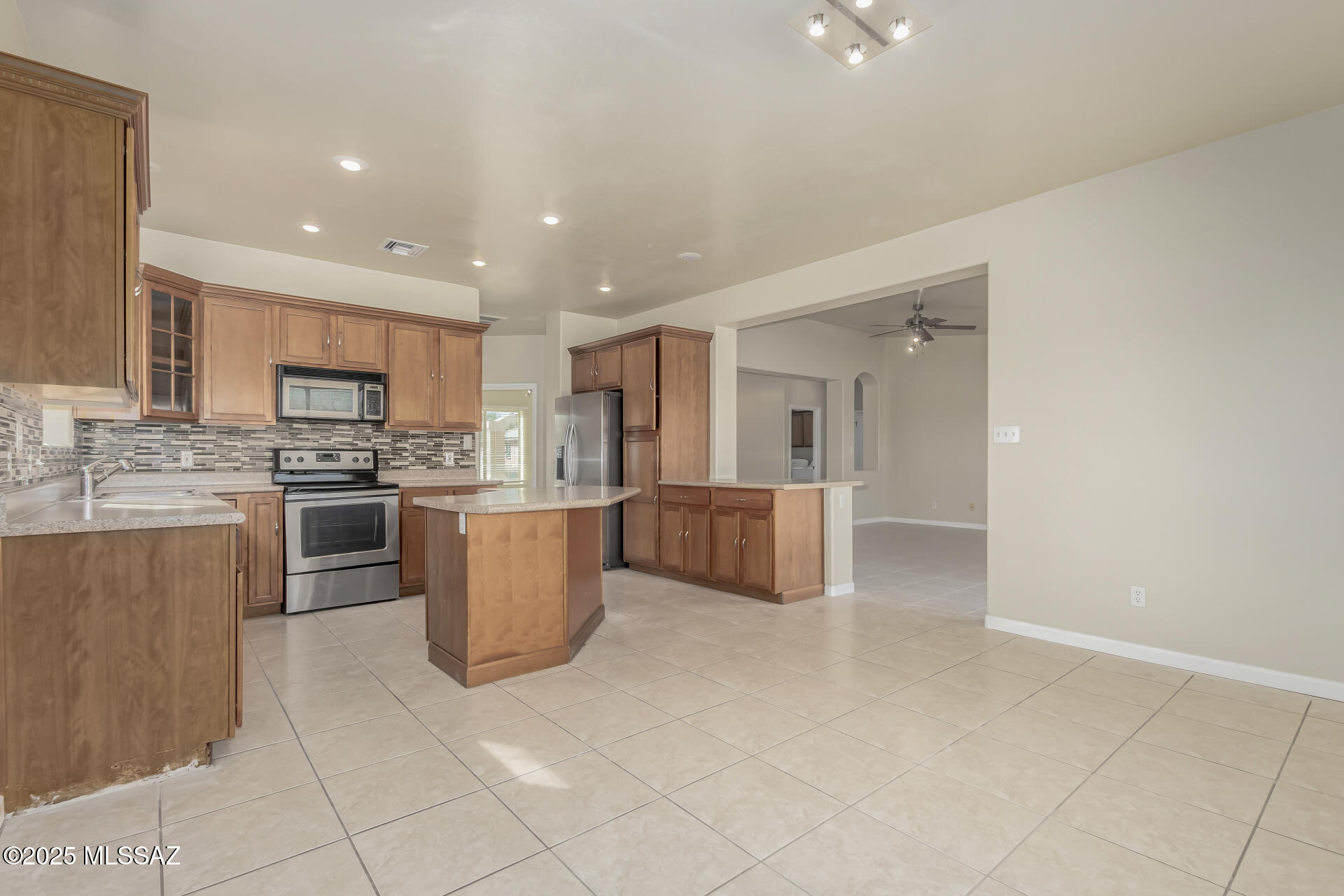 1425 Calle Monclova Rio Rico, AZ 85648 - Photo 12 of 26 Gallery Image 12