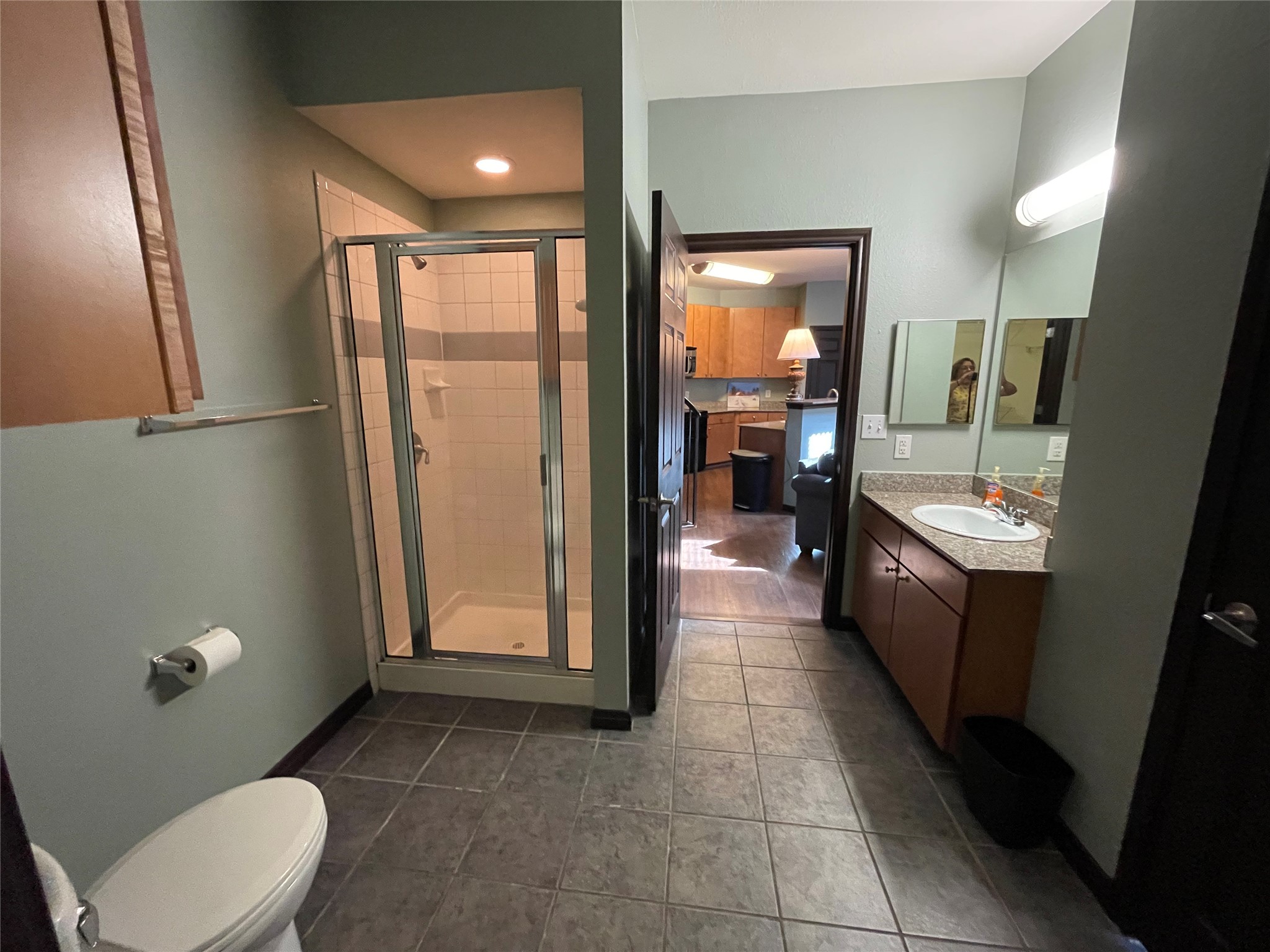 2502 Leon Street, Unit 505 Austin, TX 78705 - Photo 13 of 16 a bathroom with a tub a sink and mirror