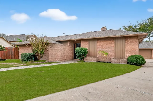 $499,900 | 13106 Ivyside Drive, Houston, TX 77077