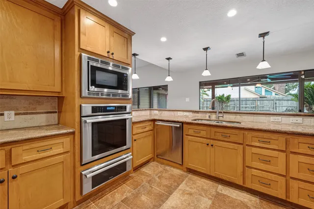 a view of livingroom with furniture