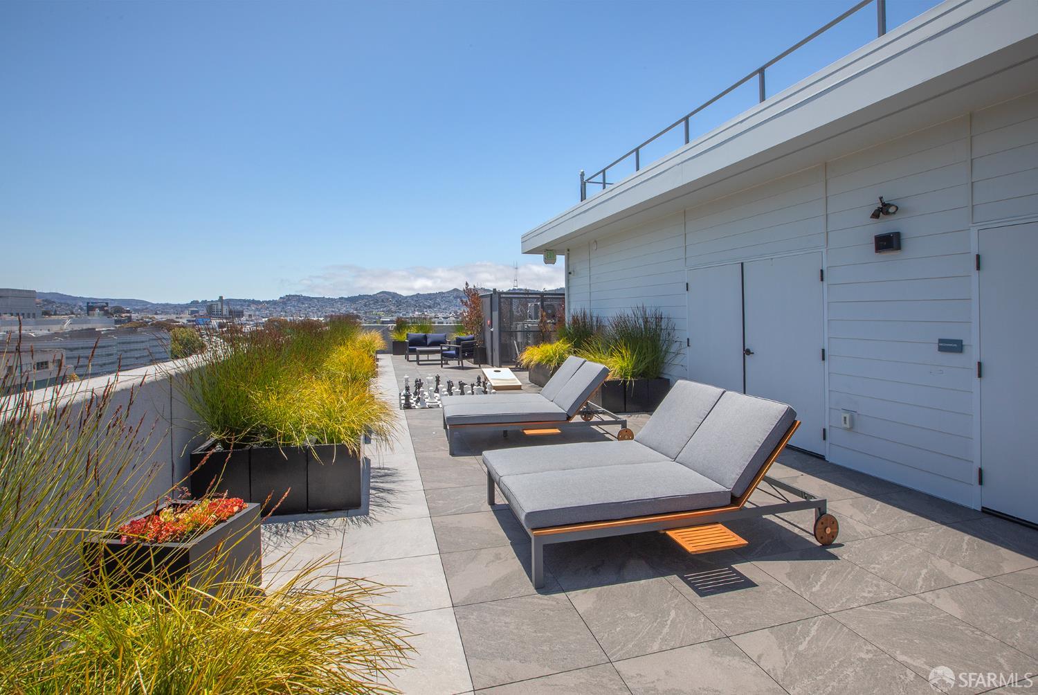 988 Harrison Street, Unit YH2 San Francisco, CA 94107 - Photo 17 of 17 a view of a terrace with chairs