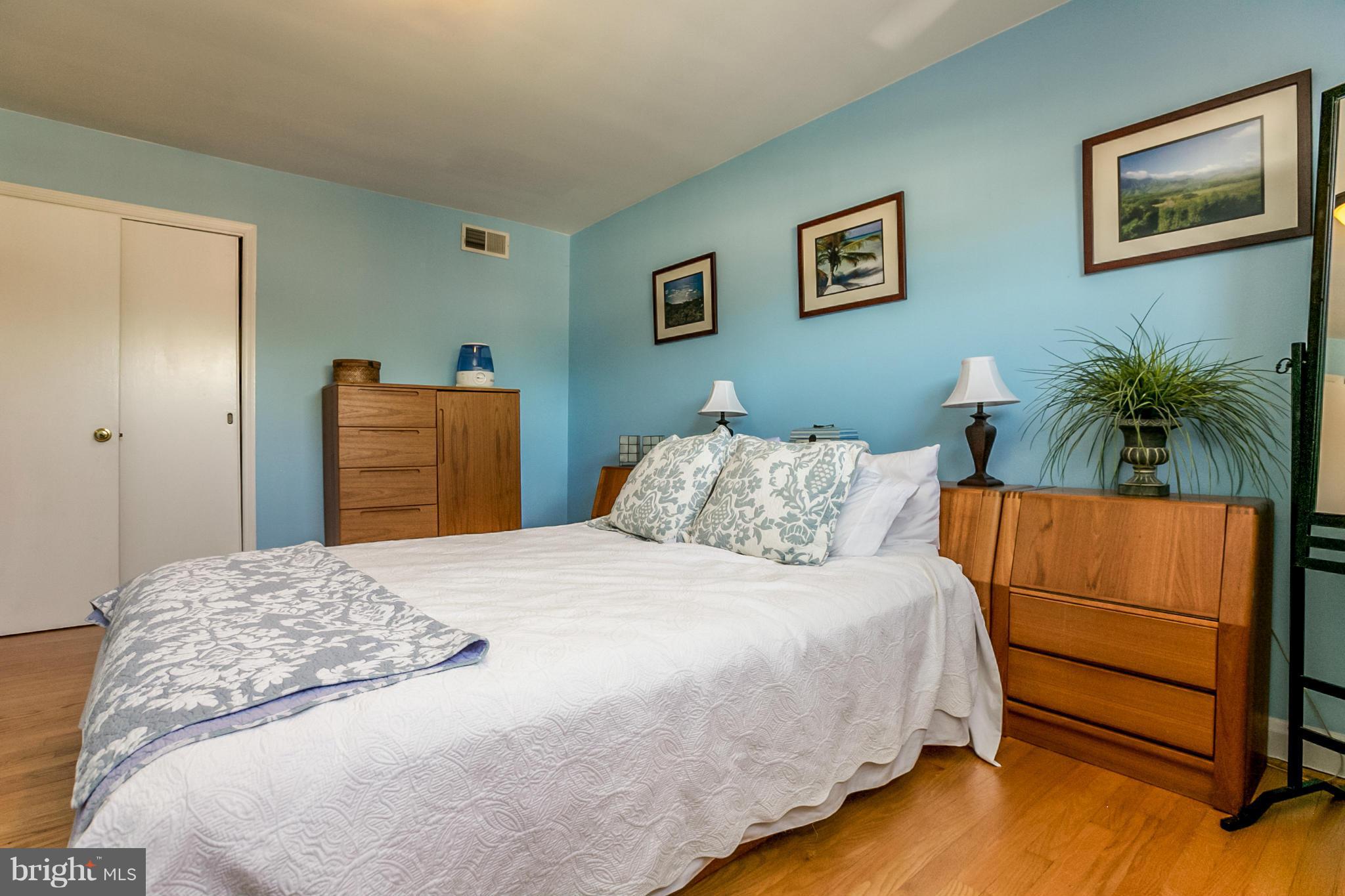 7120 Heathfield Road Baltimore, MD 21212 - Photo 15 of 29 a bedroom with a bed and a potted plant