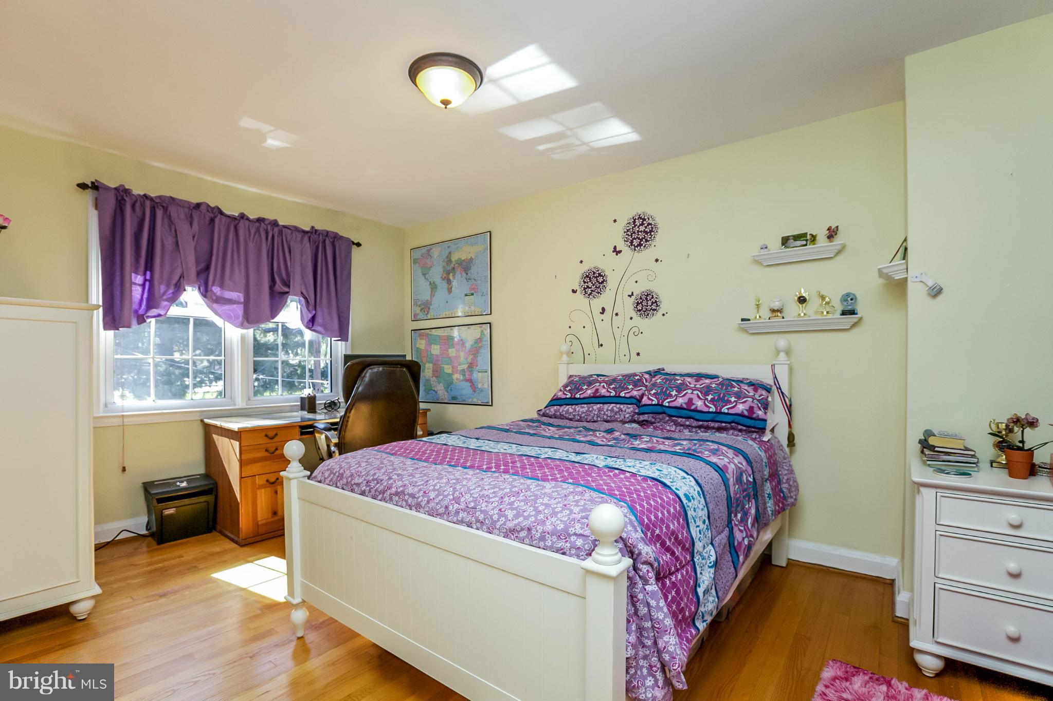 7120 Heathfield Road Baltimore, MD 21212 - Photo 20 of 29 a bedroom with a bed and a dresser