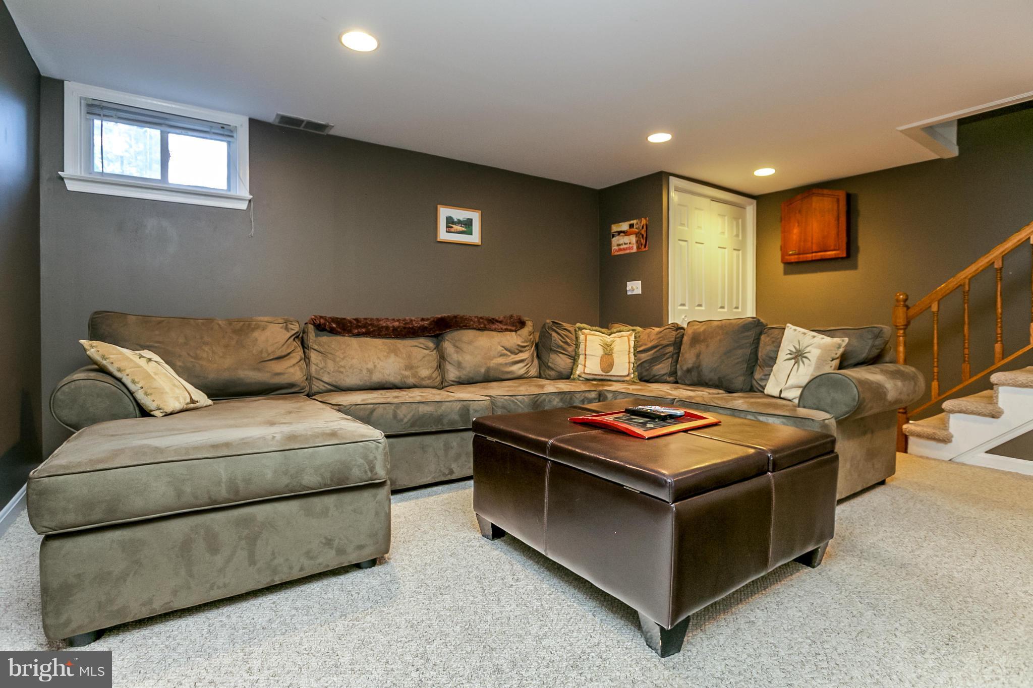 7120 Heathfield Road Baltimore, MD 21212 - Photo 24 of 29 a living room with furniture and a window