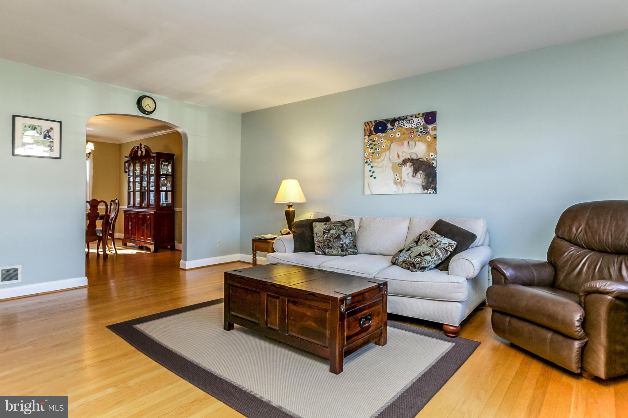 7120 Heathfield Road Baltimore, MD 21212 - Photo 4 of 29 a living room with furniture and wooden floor