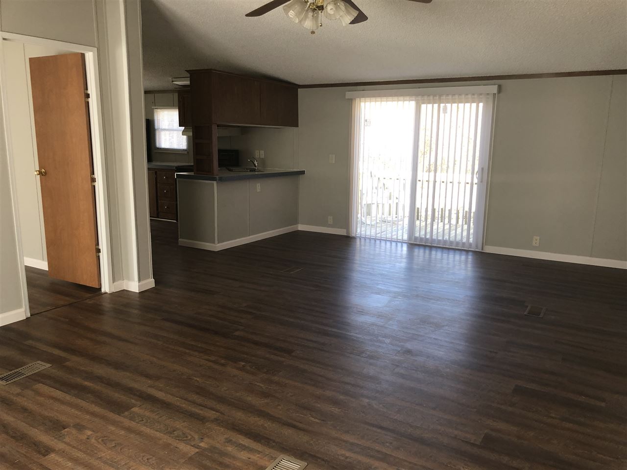 132 Hall Gaffney, SC 29340 - Photo 2 of 13 Living Room