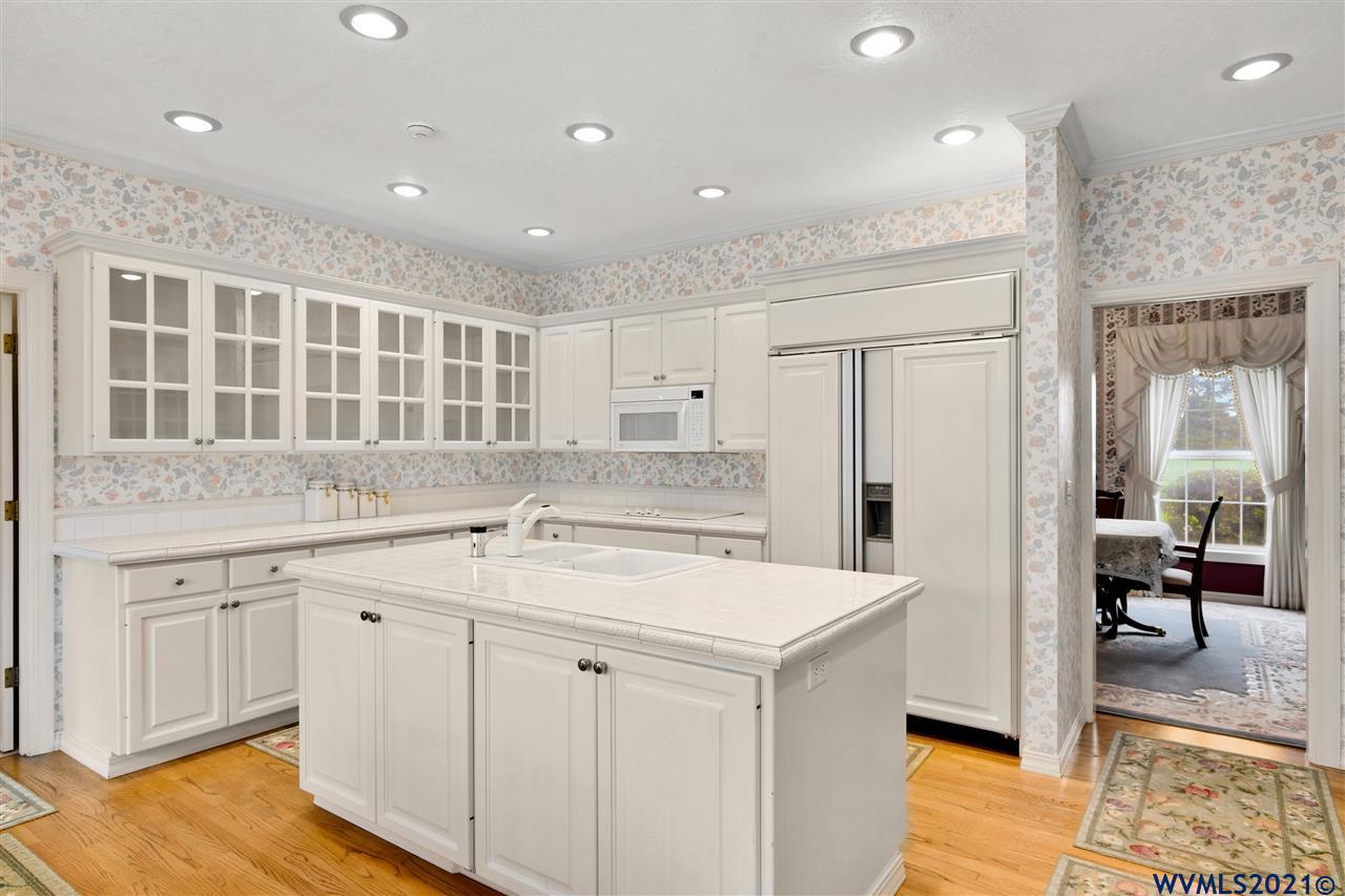 6922 Sunnyview Road Northeast Salem, OR 97317 - Photo 11 of 42 Gallery Image 11