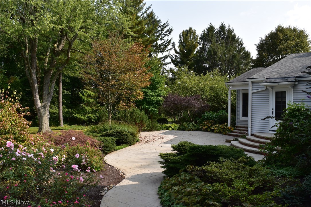 11224 Mayfield Road Chardon, OH 44024 - Photo 29 of 35