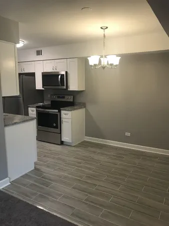 $2,000 | 905 Casey Court, Unit 4003, Schaumburg, IL 60173