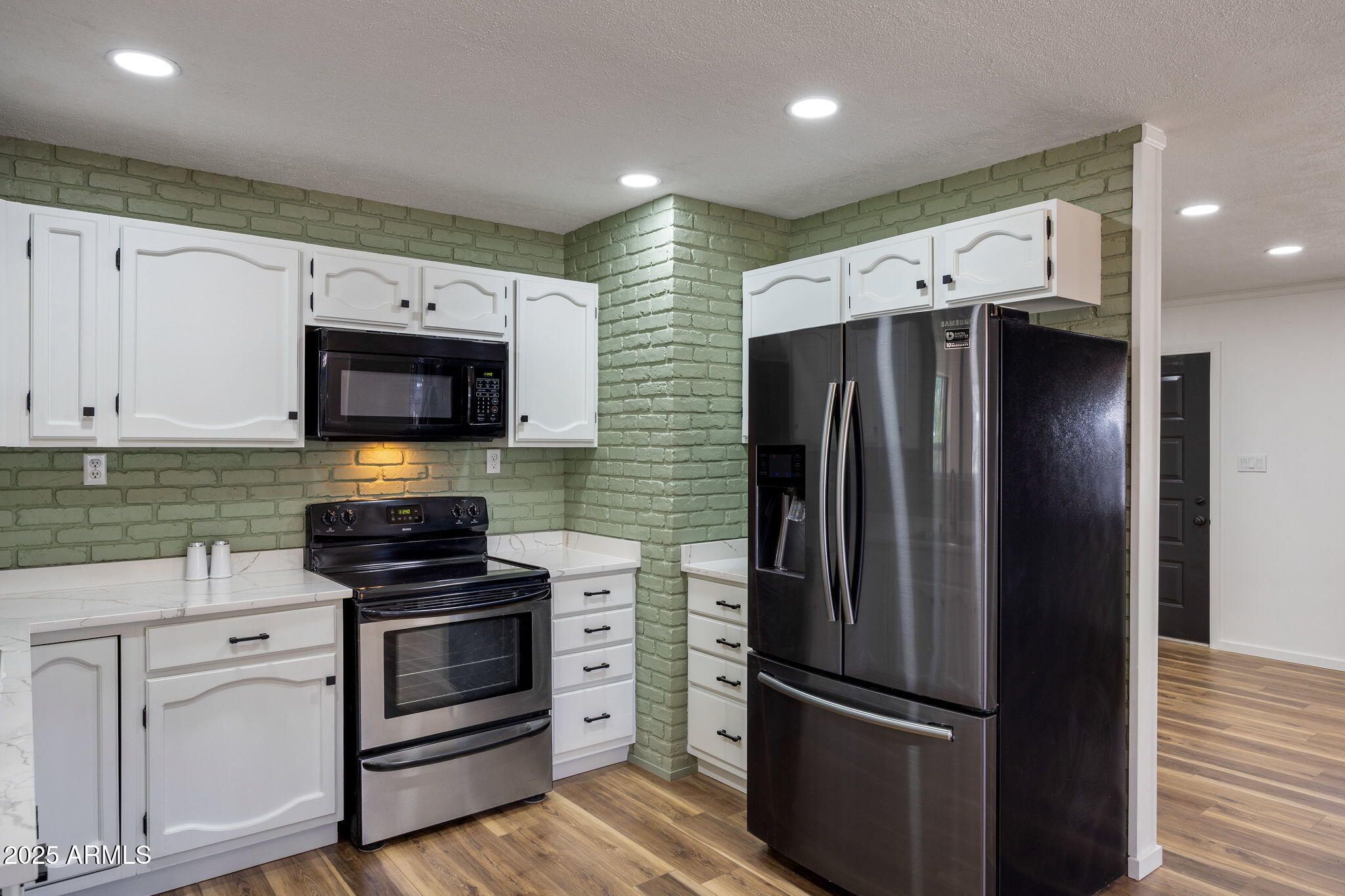 2127 Pony Road Overgaard, AZ 85933 - Photo 9 of 30 a kitchen with stainless steel appliances a refrigerator stove and microwave