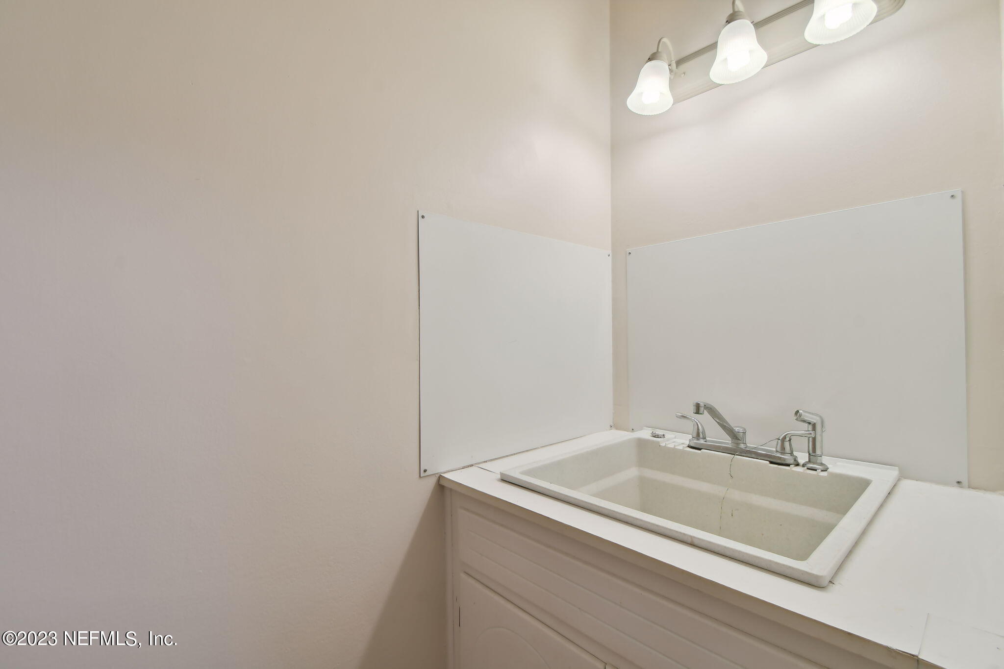 1060 Martinique Road Jacksonville, FL 32216 - Photo 20 of 42 Half Bath
