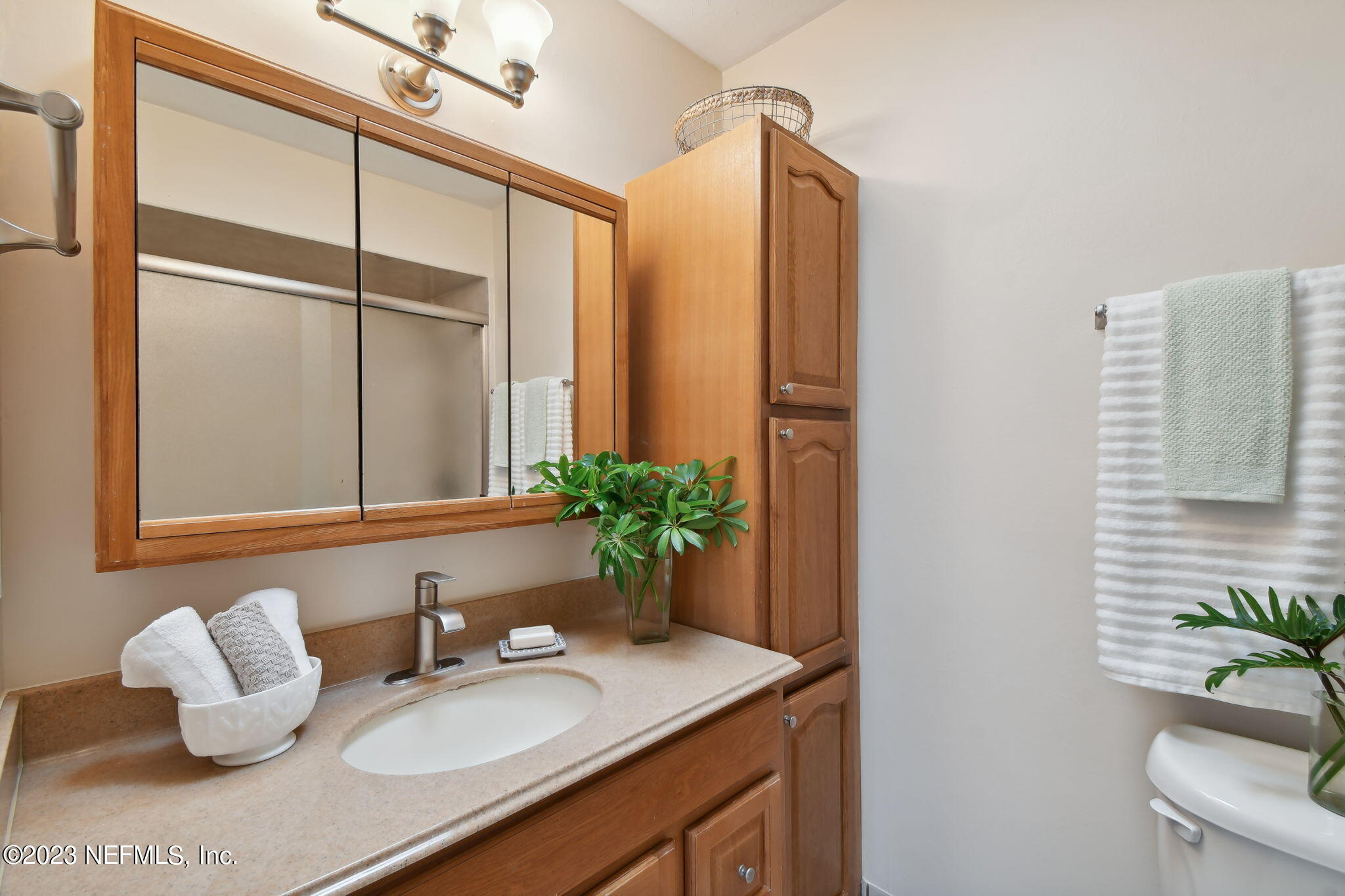 1060 Martinique Road Jacksonville, FL 32216 - Photo 35 of 42 Primary Bathroom