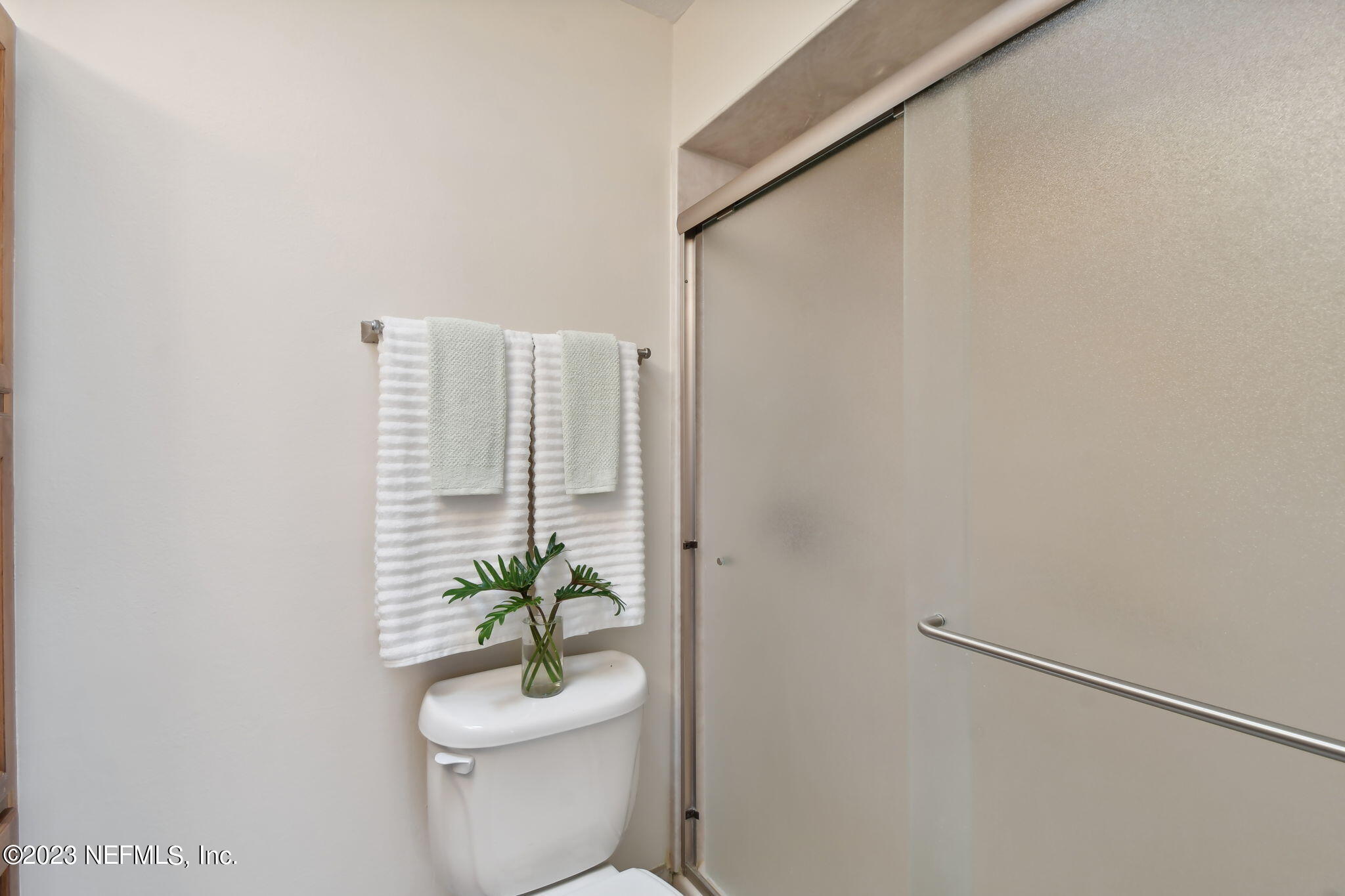 1060 Martinique Road Jacksonville, FL 32216 - Photo 37 of 42 Primary Bathroom