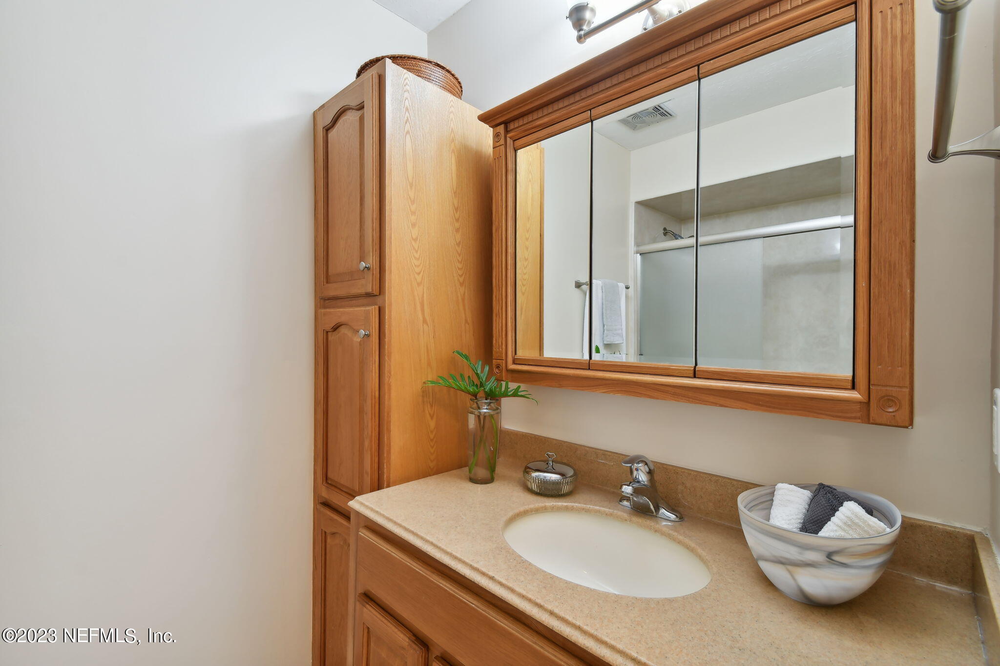 1060 Martinique Road Jacksonville, FL 32216 - Photo 38 of 42 Guest Bathroom