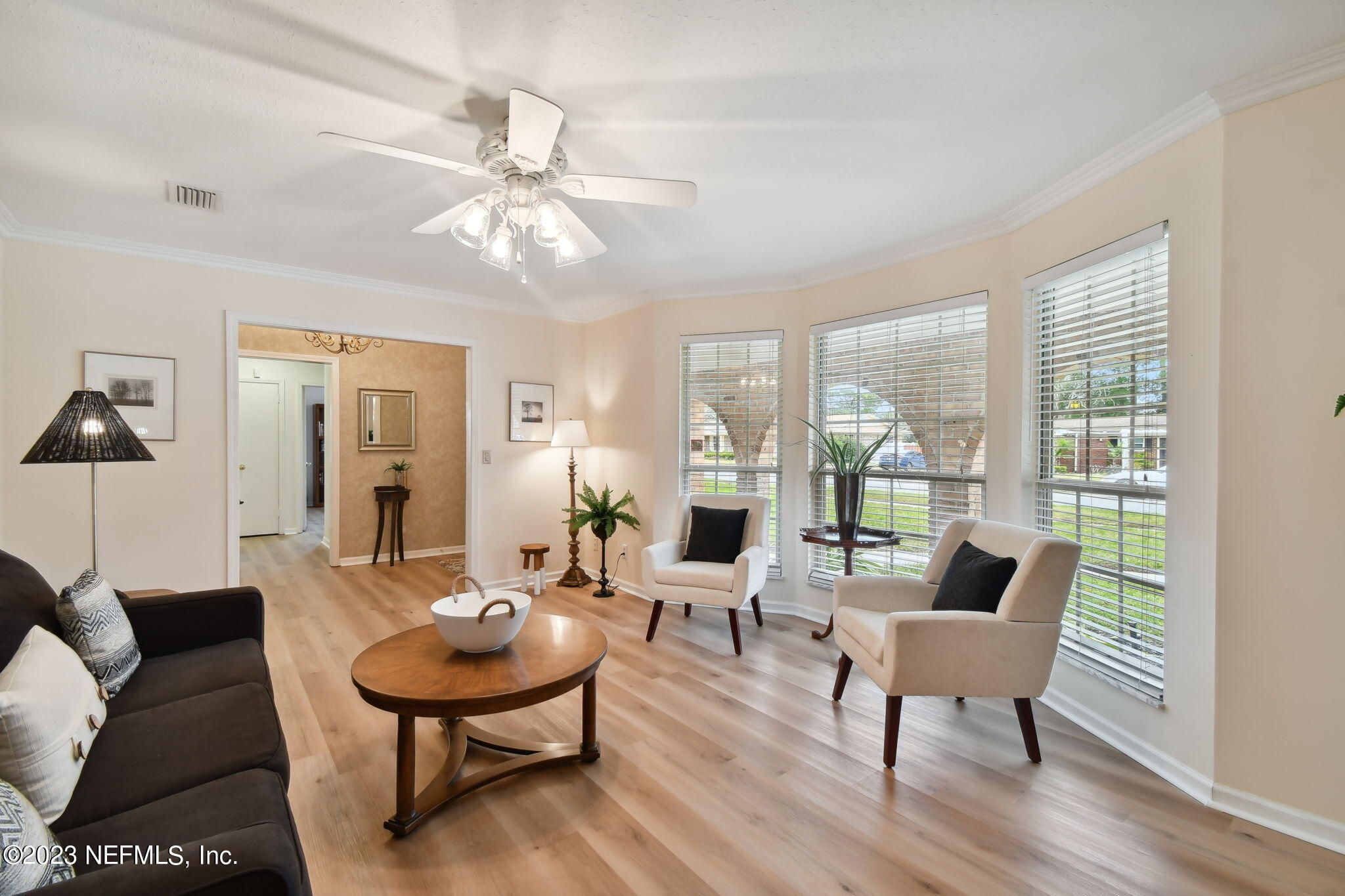 1060 Martinique Road Jacksonville, FL 32216 - Photo 8 of 42 Living Room