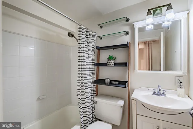 $299,900 | 333 2nd Street Northeast, Unit 206, Washington, DC 20002