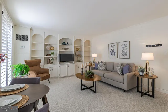 $299,900 | 333 2nd Street Northeast, Unit 206, Washington, DC 20002