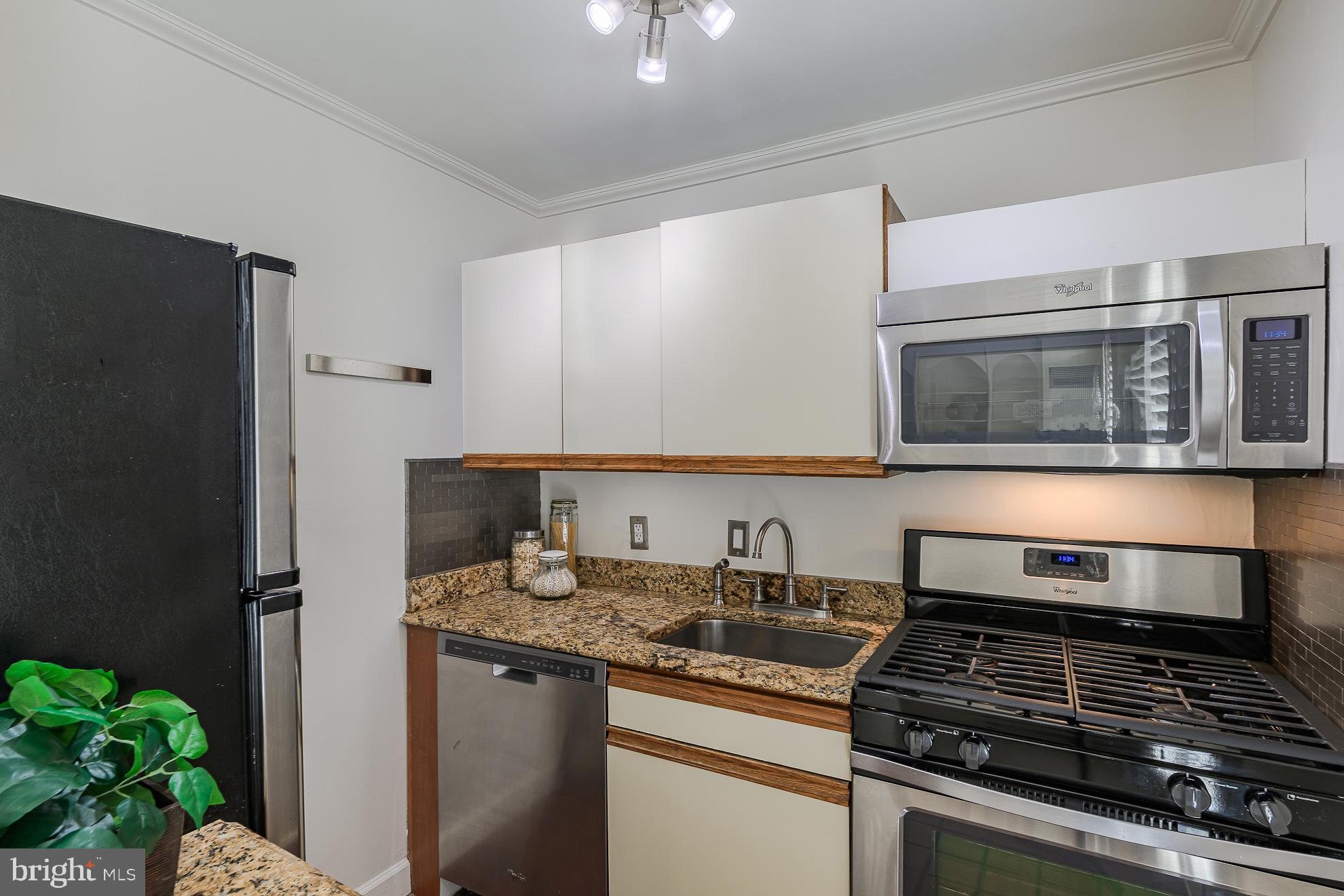 333 2nd Street Northeast, Unit 206 Washington, DC 20002 - Photo 7 of 17 Efficient, fully equipped Kitchen
