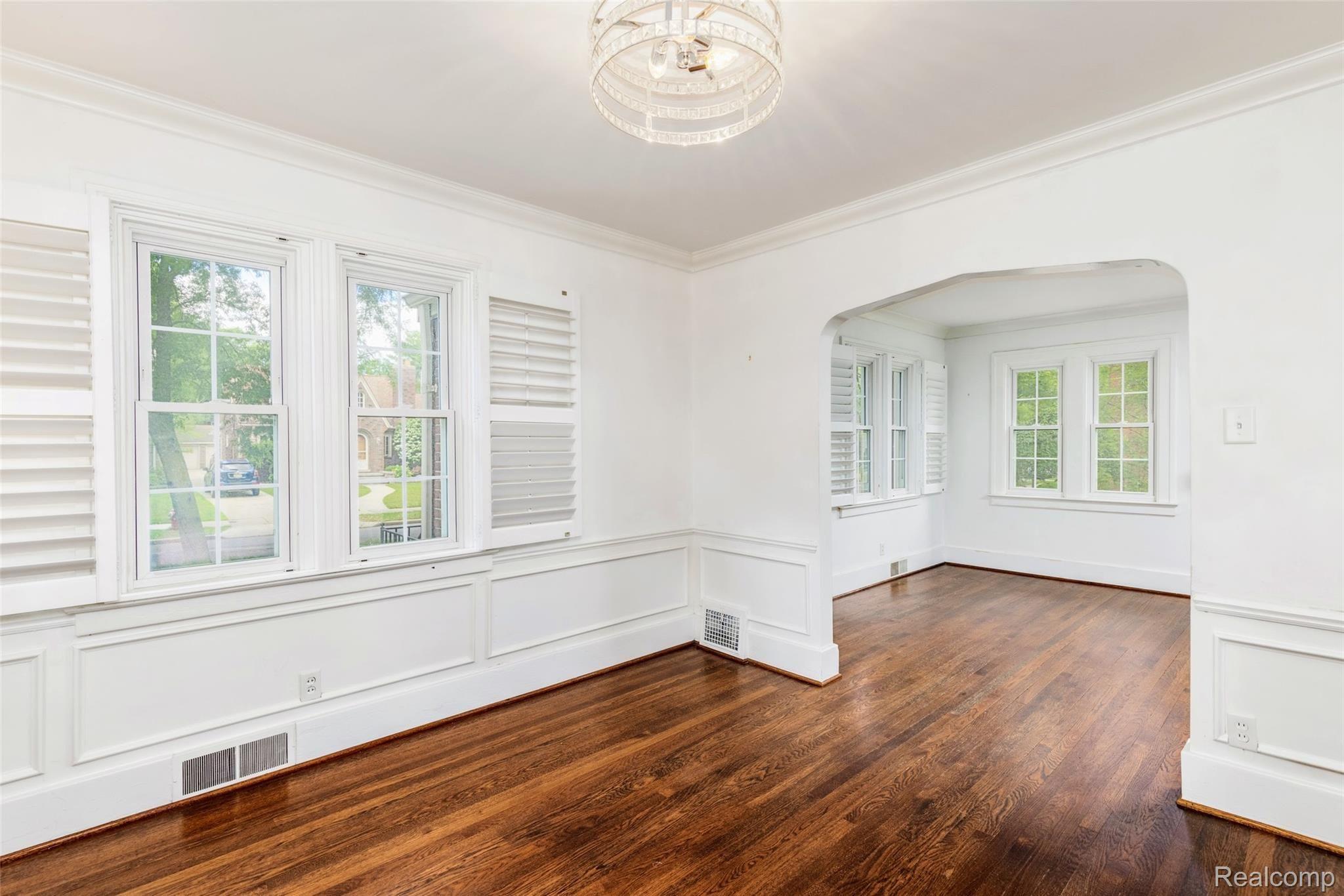 214 Fisher Road Grosse Pointe, MI 48230 - Photo 14 of 44 214 Fisher Rd-12.jpg