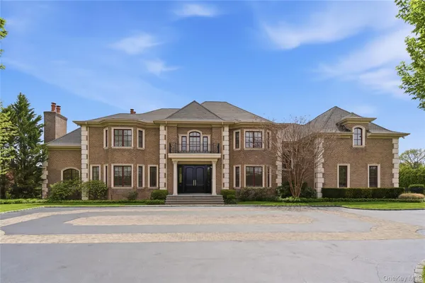 $6,850,000 | 6 Evergreen Way, Glen Head, NY 11545