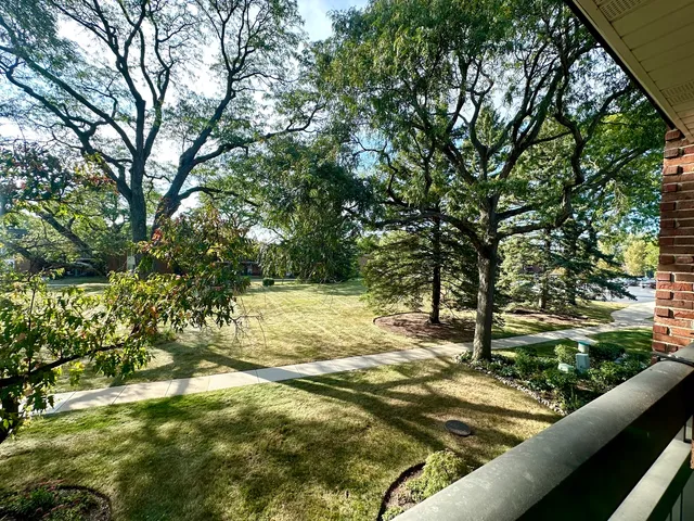 $179,000 | 4043 Saratoga Avenue, Unit D221, Downers Grove, IL 60515