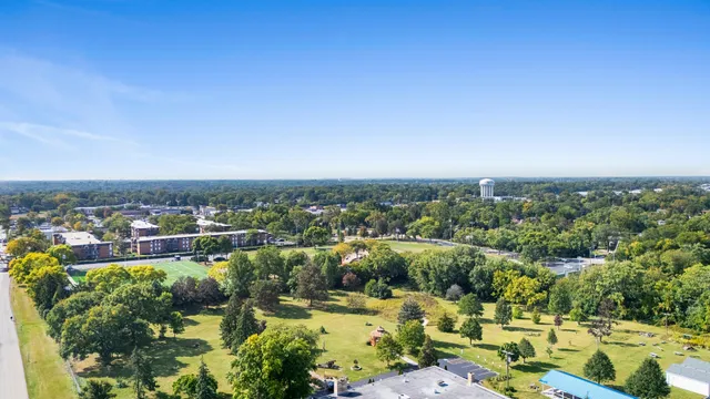 $179,000 | 4043 Saratoga Avenue, Unit D221, Downers Grove, IL 60515