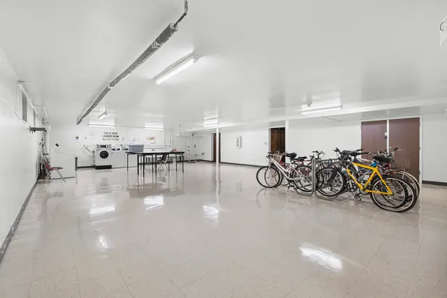 $179,000 | 4043 Saratoga Avenue, Unit D221, Downers Grove, IL 60515