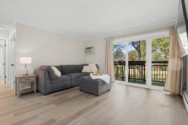 $179,000 | 4043 Saratoga Avenue, Unit D221, Downers Grove, IL 60515