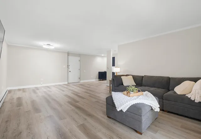 $179,000 | 4043 Saratoga Avenue, Unit D221, Downers Grove, IL 60515