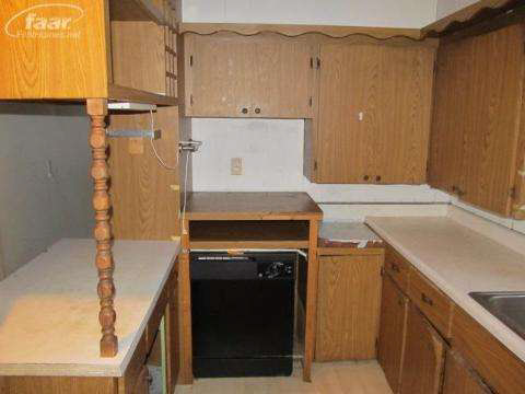 4304 Springfield Street Burton, MI 48509 - Photo 12 of 29 20144860-11.JPG