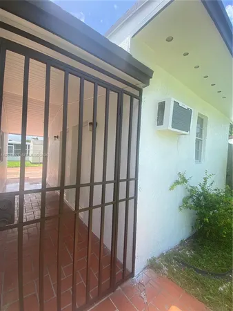$1,200 | 15130 Tyler Street, Unit BACK, Miami, FL 33176