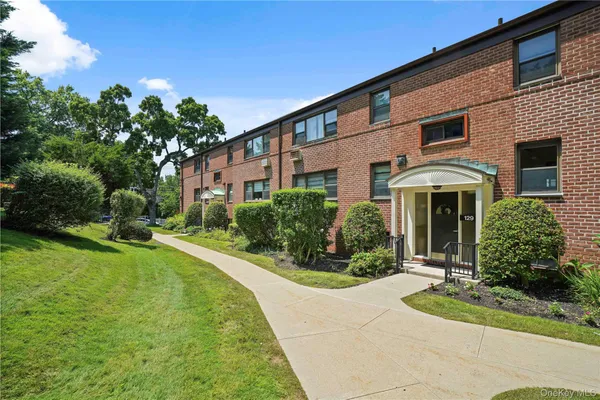 $349,000 | 129 Beacon Hill Drive, Unit F15, Dobbs Ferry, NY 10522